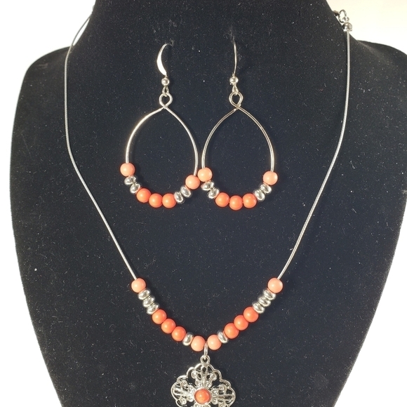 Elegant Silver and Coral Beaded Jewelry Set - Picture 6 of 11